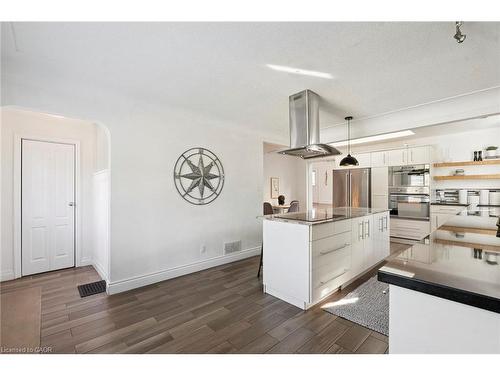 211 Rosedale Avenue, Hamilton, ON - Indoor Photo Showing Kitchen