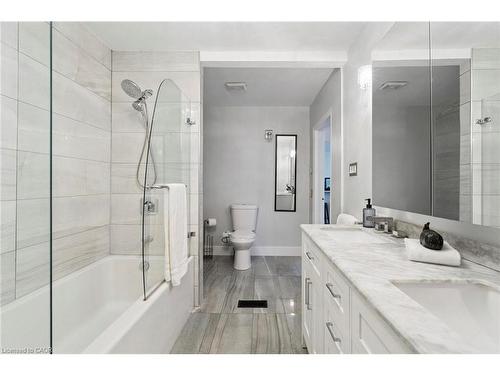211 Rosedale Avenue, Hamilton, ON - Indoor Photo Showing Bathroom