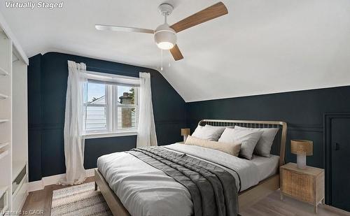 211 Rosedale Avenue, Hamilton, ON - Indoor Photo Showing Bedroom