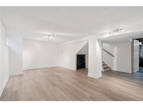 211 Rosedale Avenue, Hamilton, ON - Indoor Photo Showing Other Room