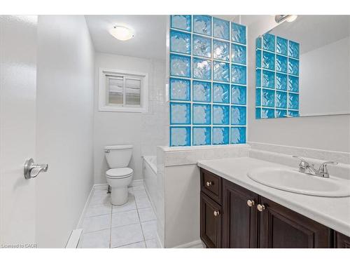 67 Old Carriage Drive, Kitchener, ON - Indoor Photo Showing Bathroom
