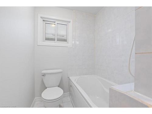 67 Old Carriage Drive, Kitchener, ON - Indoor Photo Showing Bathroom