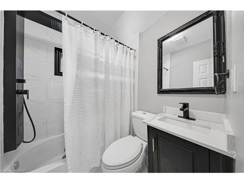 12 Lincoln Street, Hamilton, ON - Indoor Photo Showing Bathroom