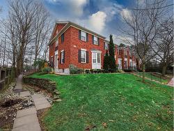 22-2390 Woodward Avenue  Burlington, ON L7R 1T9