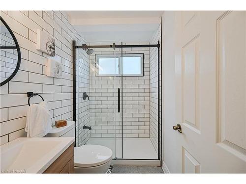 19 Temple Road, Georgetown, ON - Indoor Photo Showing Bathroom