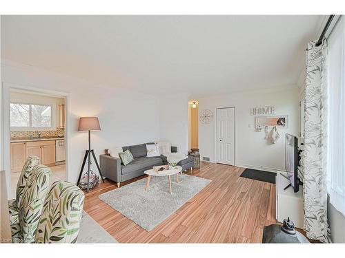 19 Temple Road, Georgetown, ON - Indoor Photo Showing Living Room