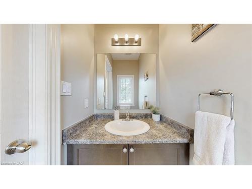 50 Bankfield Crescent, Stoney Creek, ON - Indoor Photo Showing Bathroom