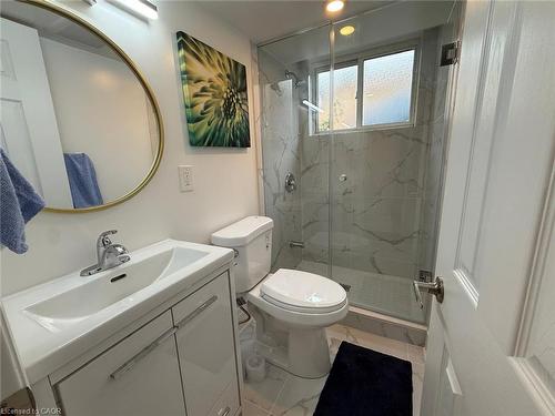 643 West 5Th Street, Hamilton, ON - Indoor Photo Showing Bathroom