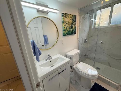 643 West 5Th Street, Hamilton, ON - Indoor Photo Showing Bathroom