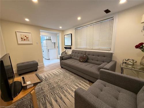 643 West 5Th Street, Hamilton, ON - Indoor Photo Showing Living Room