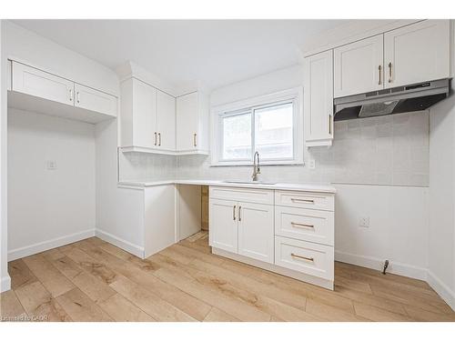 224 West 16Th Street, Hamilton, ON - Indoor Photo Showing Kitchen