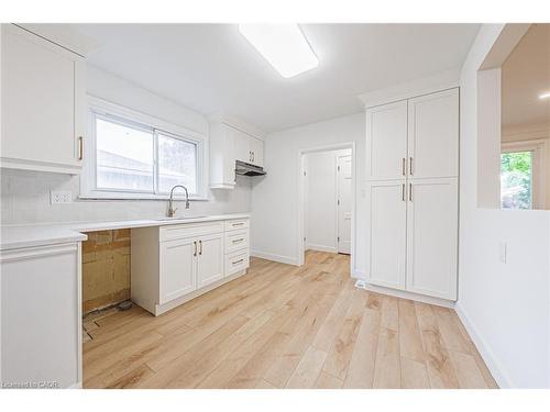 224 West 16Th Street, Hamilton, ON - Indoor Photo Showing Kitchen
