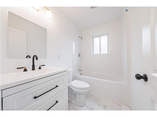 224 West 16Th Street, Hamilton, ON - Indoor Photo Showing Bathroom