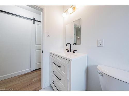 224 West 16Th Street, Hamilton, ON - Indoor Photo Showing Bathroom