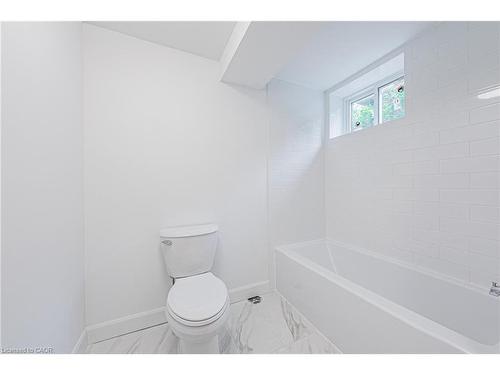 224 West 16Th Street, Hamilton, ON - Indoor Photo Showing Bathroom