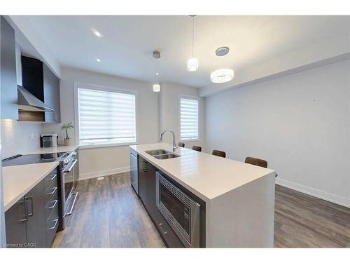 588 Rapids Lane, Mississauga, ON - Indoor Photo Showing Kitchen With Double Sink With Upgraded Kitchen