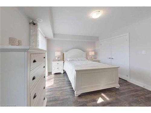 588 Rapids Lane, Mississauga, ON - Indoor Photo Showing Bedroom