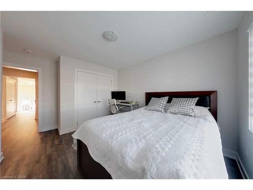 588 Rapids Lane, Mississauga, ON - Indoor Photo Showing Bedroom