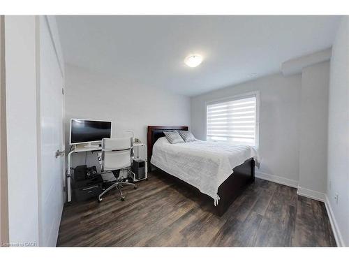 588 Rapids Lane, Mississauga, ON - Indoor Photo Showing Bedroom