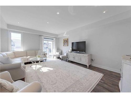 588 Rapids Lane, Mississauga, ON - Indoor Photo Showing Living Room