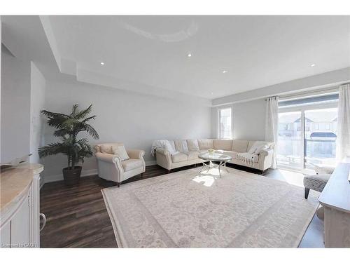 588 Rapids Lane, Mississauga, ON - Indoor Photo Showing Living Room