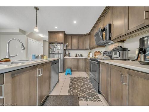 129 Templewood Drive, Kitchener, ON - Indoor Photo Showing Kitchen With Double Sink With Upgraded Kitchen