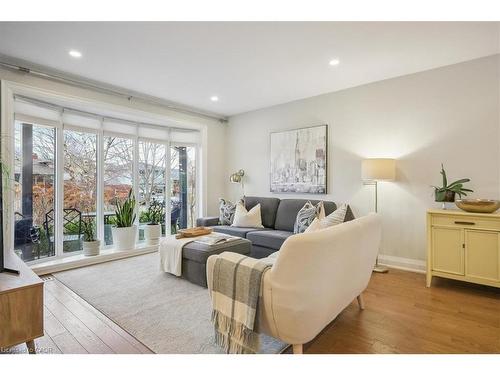 478 Donegal Drive, Burlington, ON - Indoor Photo Showing Living Room