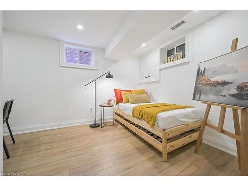 478 Donegal Drive, Burlington, ON - Indoor Photo Showing Bedroom