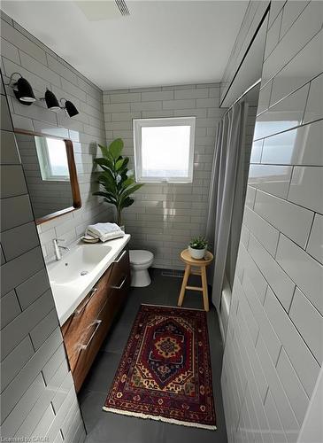 Main-5 Fisher Crescent, Hamilton, ON - Indoor Photo Showing Bathroom