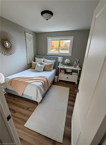 Main-5 Fisher Crescent, Hamilton, ON - Indoor Photo Showing Bedroom