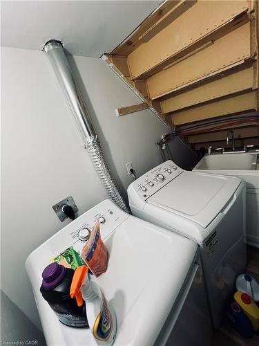 5542 Twelve Mile Trail, Burlington, ON - Indoor Photo Showing Laundry Room