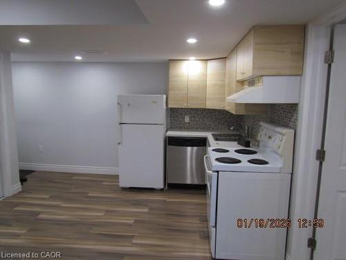 5542 Twelve Mile Trail, Burlington, ON - Indoor Photo Showing Kitchen