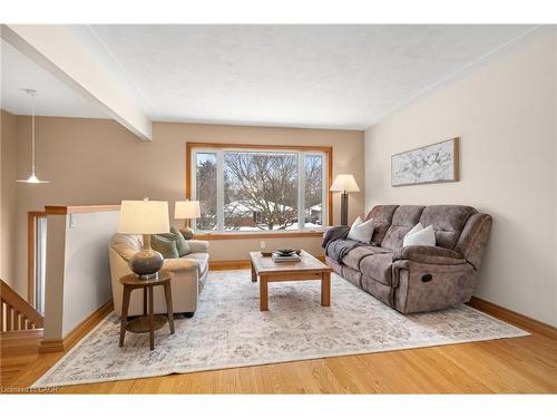 212 Winfield Avenue, Waterloo, ON - Indoor Photo Showing Living Room