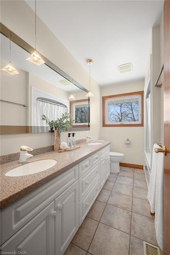 212 Winfield Avenue, Waterloo, ON - Indoor Photo Showing Bathroom