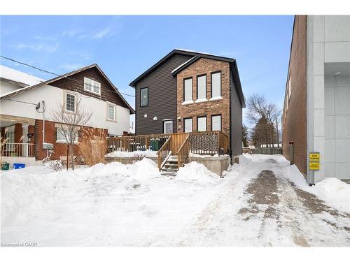 1242 King Street E, Kitchener, ON - Outdoor