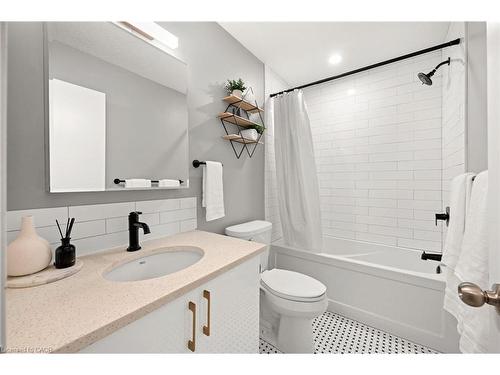 1242 King Street E, Kitchener, ON - Indoor Photo Showing Bathroom
