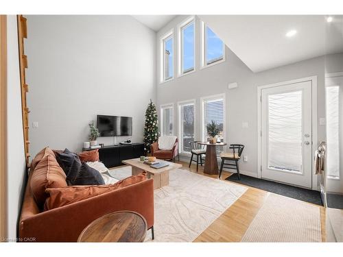 1242 King Street E, Kitchener, ON - Indoor Photo Showing Living Room