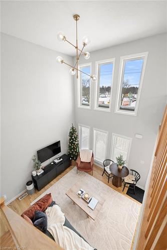 1242 King Street E, Kitchener, ON - Indoor Photo Showing Living Room