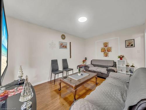 125 Stonyburn Crescent, Cambridge, ON - Indoor Photo Showing Living Room