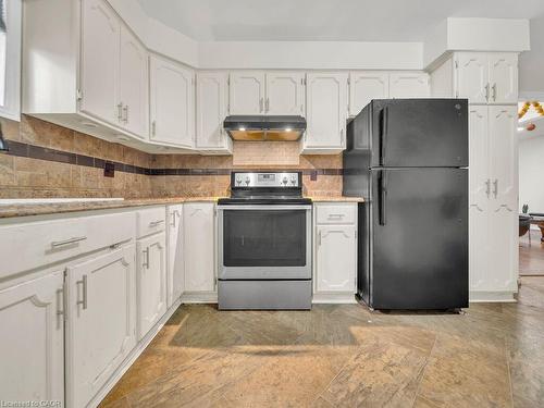 125 Stonyburn Crescent, Cambridge, ON - Indoor Photo Showing Kitchen
