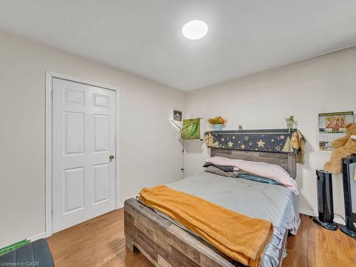 125 Stonyburn Crescent, Cambridge, ON - Indoor Photo Showing Bedroom