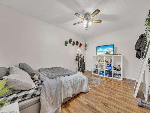 125 Stonyburn Crescent, Cambridge, ON - Indoor Photo Showing Bedroom
