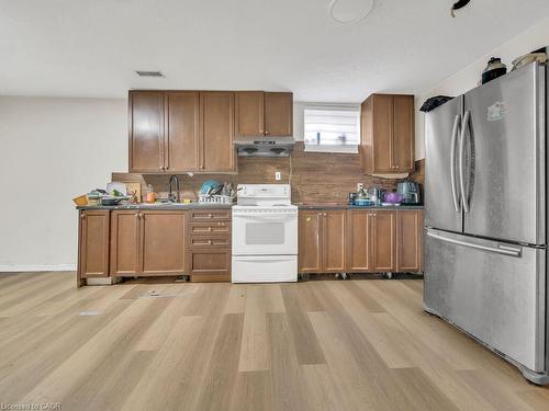 125 Stonyburn Crescent, Cambridge, ON - Indoor Photo Showing Kitchen