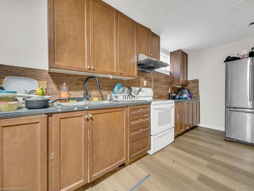 125 Stonyburn Crescent, Cambridge, ON - Indoor Photo Showing Kitchen With Double Sink