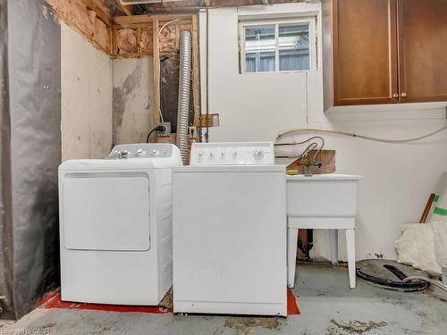 125 Stonyburn Crescent, Cambridge, ON - Indoor Photo Showing Laundry Room