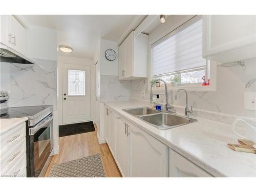 430 Bankside Crescent, Kitchener, ON - Indoor Photo Showing Kitchen With Double Sink