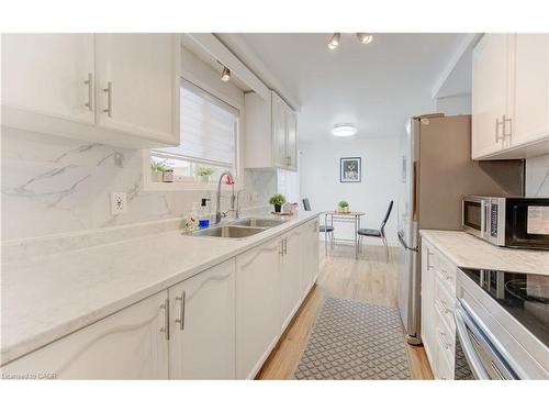 430 Bankside Crescent, Kitchener, ON - Indoor Photo Showing Kitchen With Double Sink
