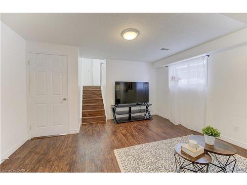 430 Bankside Crescent, Kitchener, ON - Indoor Photo Showing Living Room