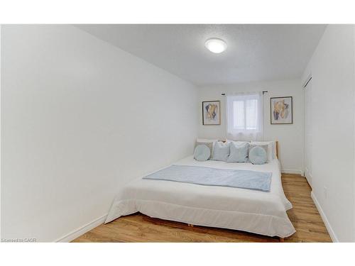 430 Bankside Crescent, Kitchener, ON - Indoor Photo Showing Bedroom