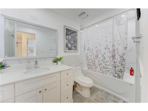 430 Bankside Crescent, Kitchener, ON - Indoor Photo Showing Bathroom